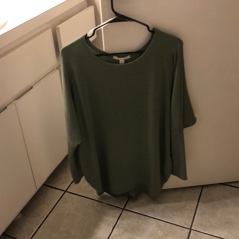 Long sleeved green top